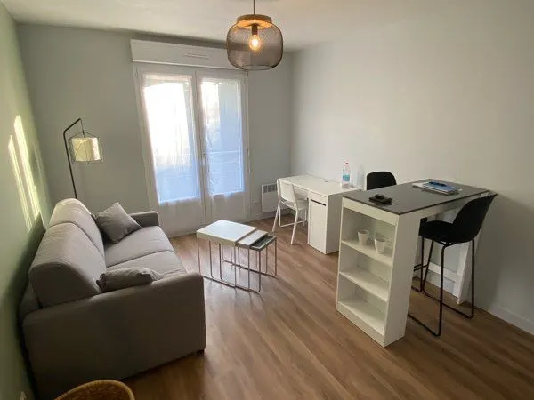 Studio meublé avec balcon