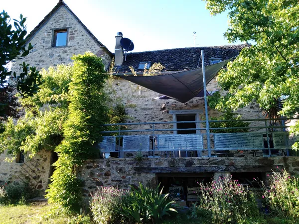 Maison + 2 gîtes rentables – Activité existante Revenus immédiats – Proche Najac Vue exceptionnelle