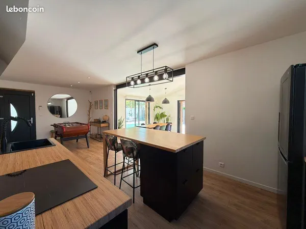 Maison entièrement rénovée avec piscine