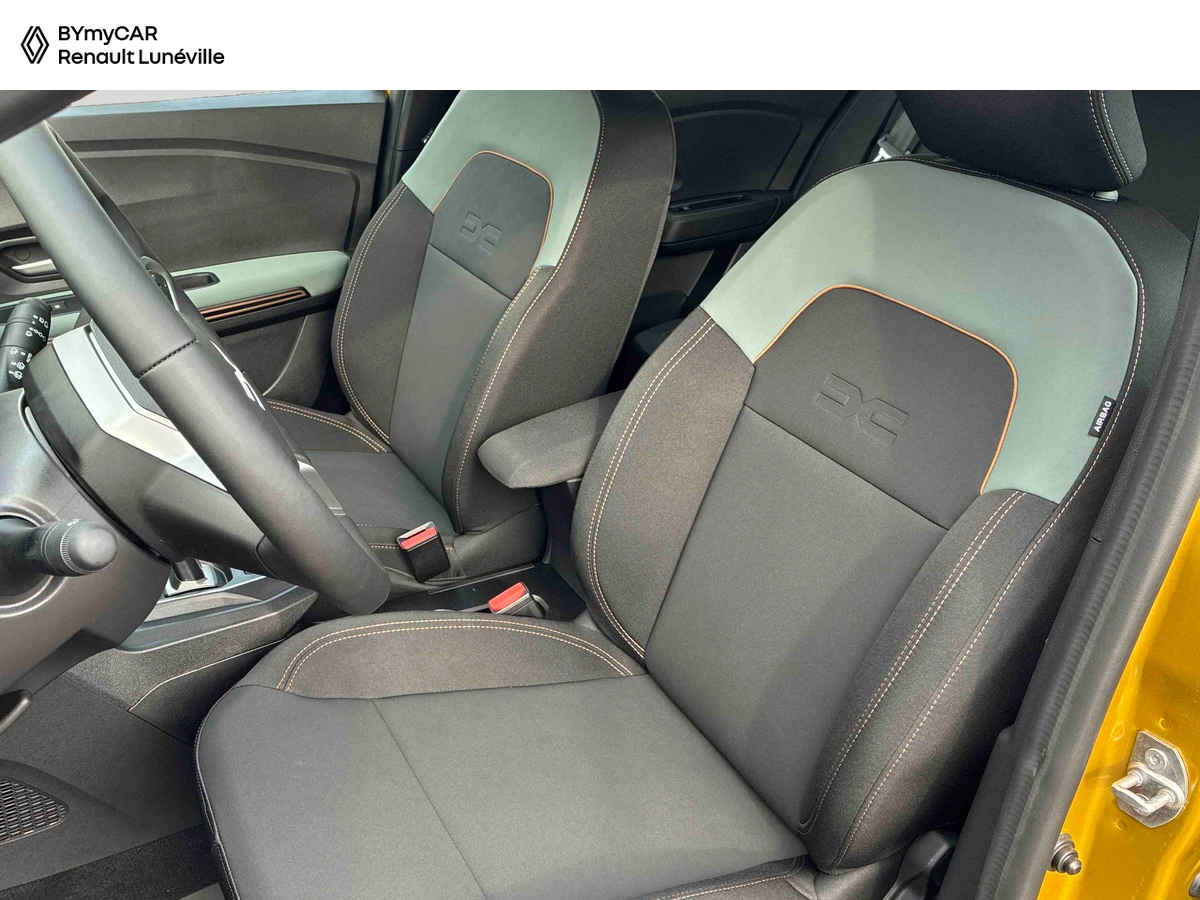 Dacia Sandero Hybrid 155 — photo 11