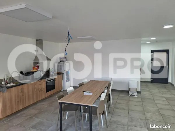 Local d'activité 267 m²