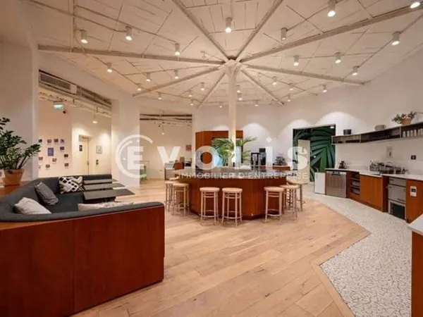 Bureau et espace de travail Location Paris   1396€