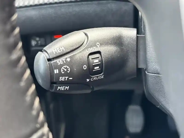 Peugeot 2008 puretech 100 s&amp;s bvm6 active pack — photo 18