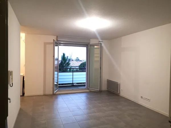 GRAND APPARTEMENT TYPE 1 BIS RECENT DERNIER ETAGE AVEC BALCON PARKING SOUS SOL TOULOUSE RANGUEIL MET