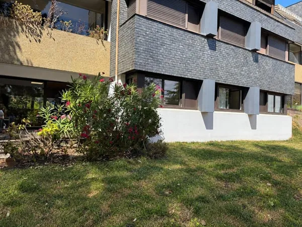 Larmor-Plage - Grand appartement dans un environnement arboré.
