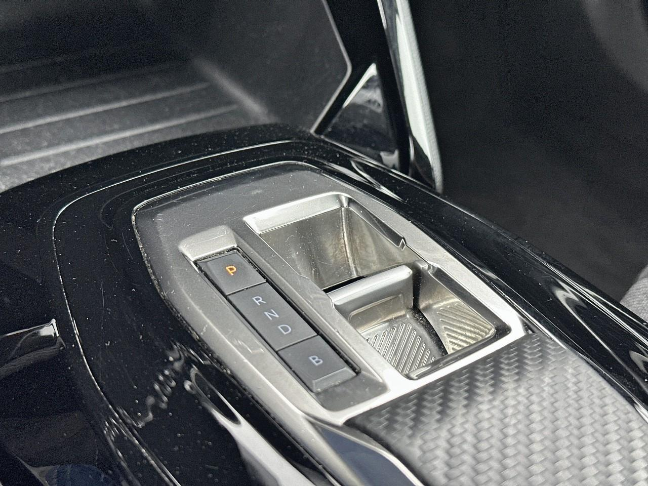 Peugeot 2008 electrique 136 ch style — photo 30