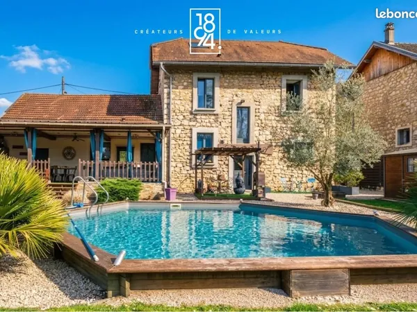Maison 6 pièces 220 m²