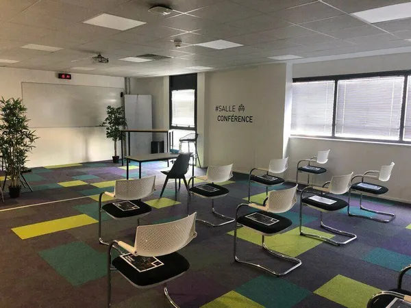 Bureau 2409 m²