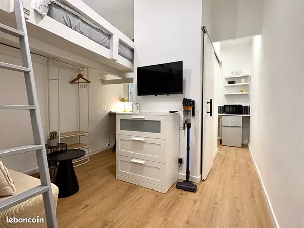 Studio loué et meublé face à la Timone