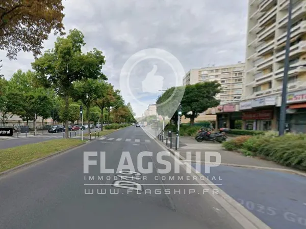 Boutique 151 m² MAISONS ALFORT