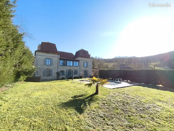Maison 8 pièces 280 m²