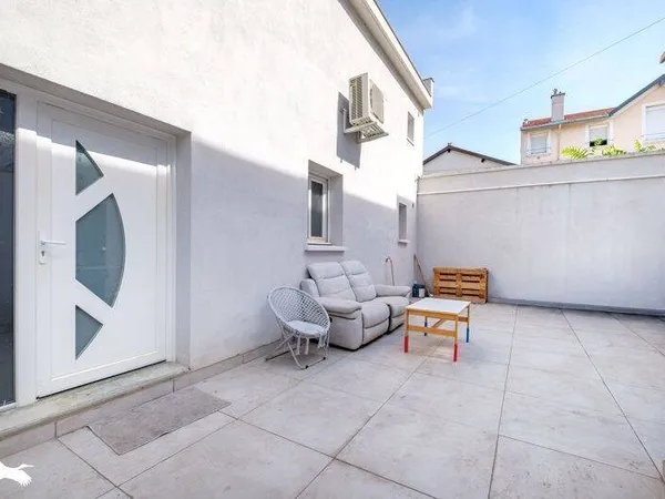 Maison 8 pièces 260 m²