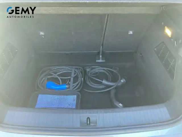 Renault Megane e-tech ev40 130ch standard charge — photo 6