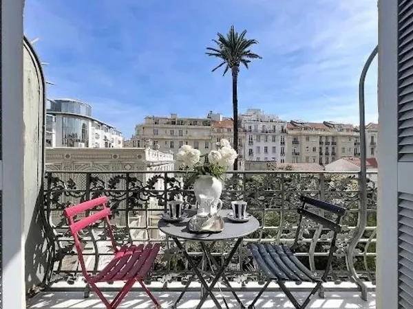 EXCLUSIVITÉ - APPARTEMENT DE CARACTÈRE - VICTOR HUGO, CARRÉ D'OR