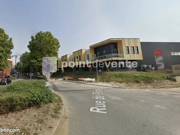 Local industriel 259 m²