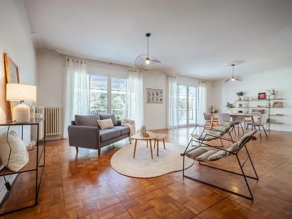 MAISON DE CARACTERE DE 1963 - T8 - environ 170 m2 - 35 m2 de