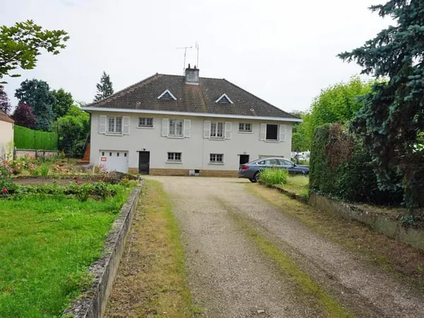 Paray le Monial, maison à l'entrée du centre ville