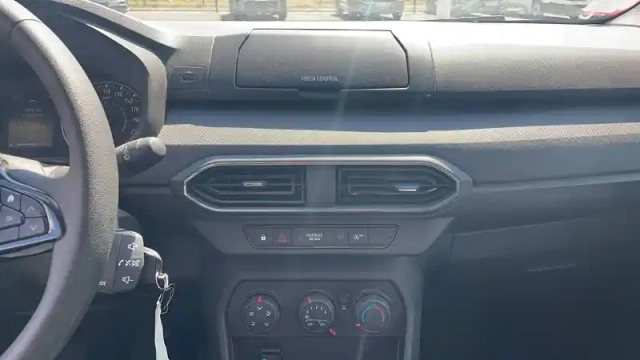 Dacia Sandero sce 65 — photo 5