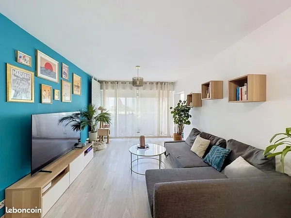 Appartement T3 - 71.9m² avec balcon et cave - Martigues