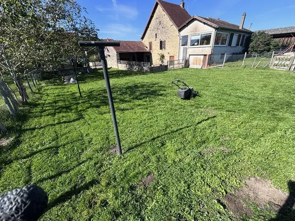 Maison de village 102 m² avec dépendances et jardin