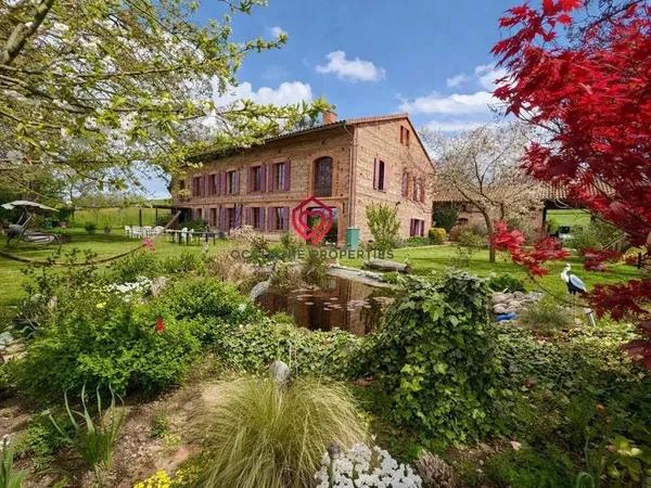 Magnifique ancien corps de ferme avec dépendance