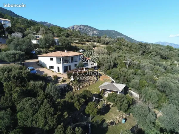 Villa 7 pièces 203 m²