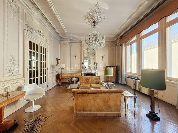 Appartement 6 pièces 193 m²