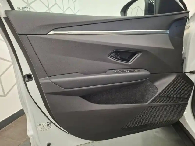 Renault Megane e-tech ev60 130ch super charge — photo 22
