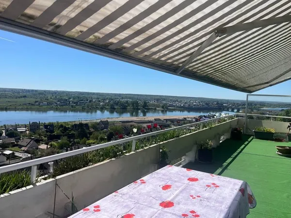 BLOIS : Appartement terrasse vue exceptionnelle sur la Loire 100m2