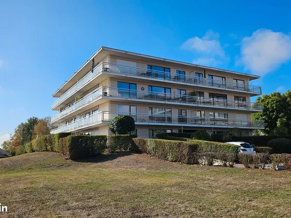 À LOUER - F4 de 77 m² - 2e étage avec ascenseur - HAUT DE VALLIERES
