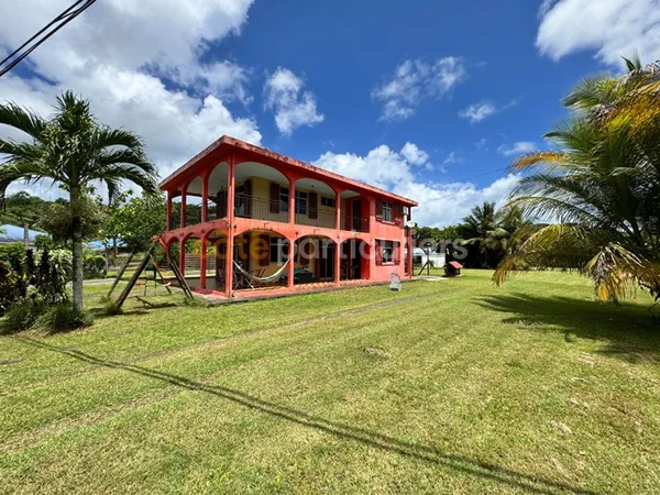 À VENDRE ? Maison spacieuse à Morne-à-l'Eau, idéalement située