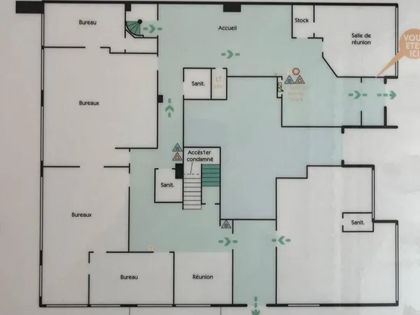 Local commercial 240 m²
