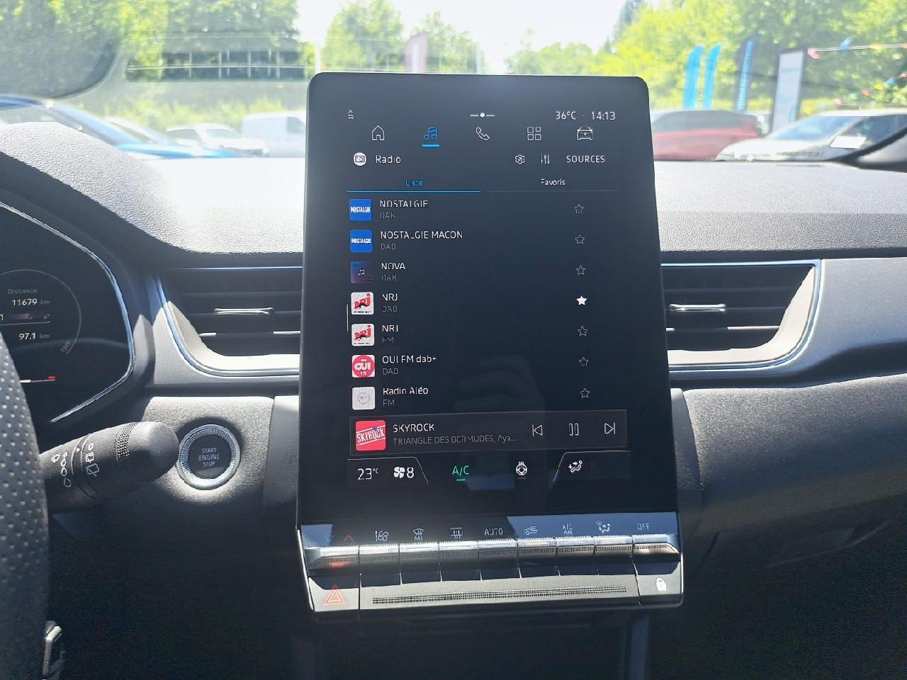 Renault Captur mild hybrid 160 edc techno — photo 15