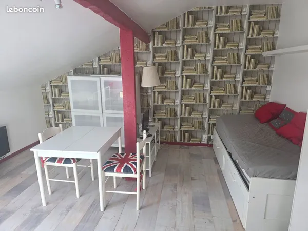 Loue Studio 24.21m² au sol dont 16m² habitable entièrement meublé et équipé Toutes Charges comprises