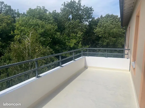 T2 40m² MEUBLÉ + TERRASSE 12m² — Villefontaine — Piscine, 2 parkings, DPE C
