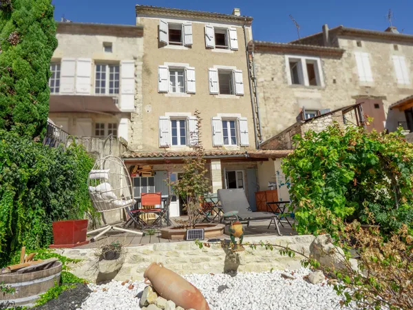 Maison en centre ville de 200 m2 , 5 chambres, cave, local c
