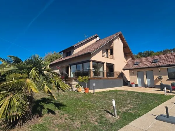 Bien d exception Villa de 239 m² avec pool house piscine 6x12 sur 1300 m2 de terrain