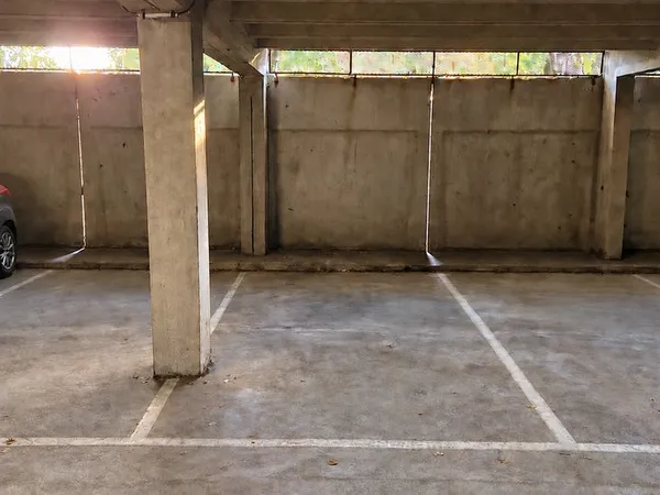 Place de parking couverte - Parking Le Baliveau - Sevran