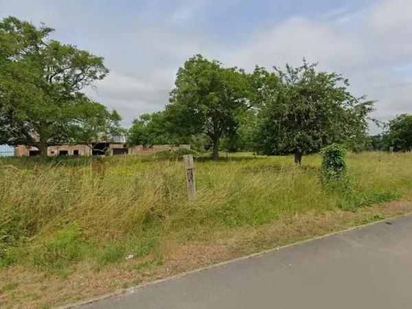 Terrain 900 m²