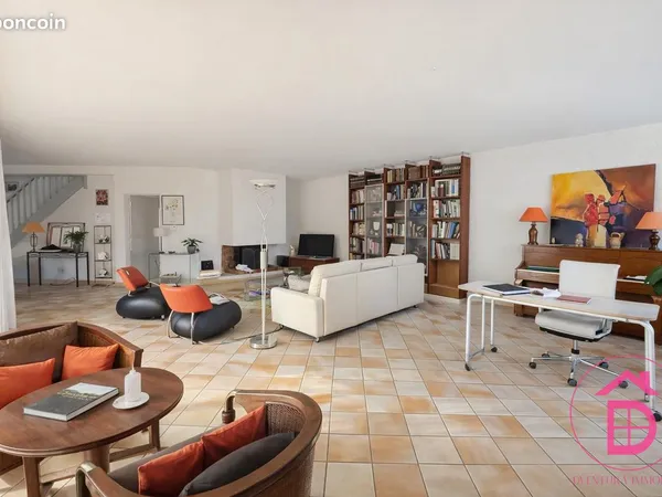 Maison 7 pièces 220 m²
