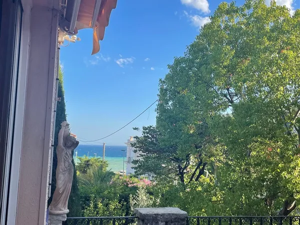 Rare opportunité de réaménagement du littoral à Cannes - projet approuvé créant une villa contempora