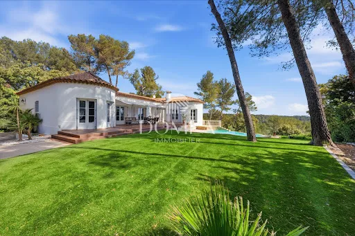 Villa 8 pièces 231 m²