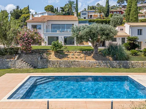 BRUSQUETS / RETENAOU - MAISON RENOVEE AVEC VUE MER, DEPENDANCES ET PISCINE