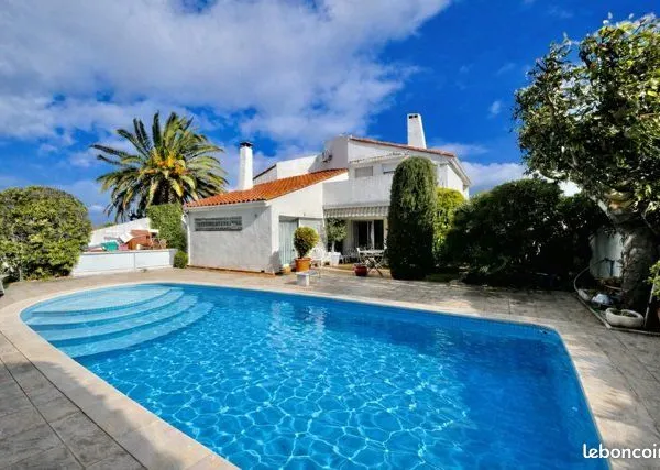 Villa 5 pièces 221 m²