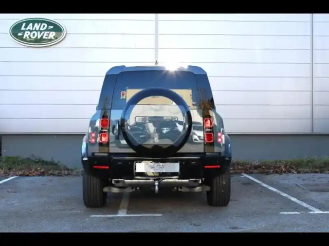 Land Rover Defender 110 2.0 p300e phev x-dynamic se — photo 19