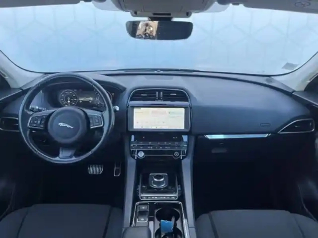 Jaguar F-Pace 2.0 d - 180 ch 2wd bva8 — photo 6