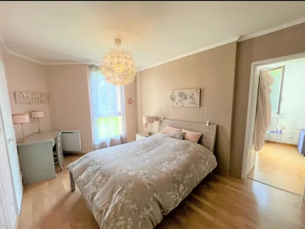 Loue appartement 110 m2 , 2 chambres St Ramber t