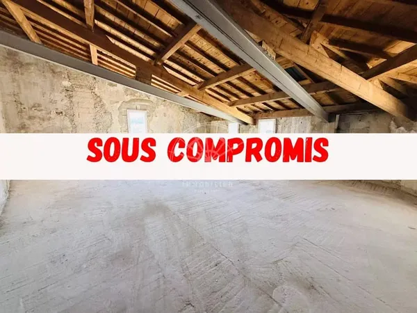L'Isle-sur-la-Sorgue, appartement de 58 m² au 2ème étage à rénover