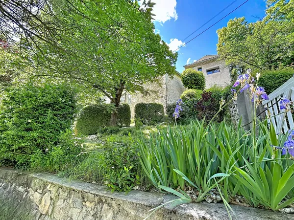 EXCLUSIVITÉ - Domaine d'exception avec trois maisons, piscine et vue panoramique Propriété rare et c