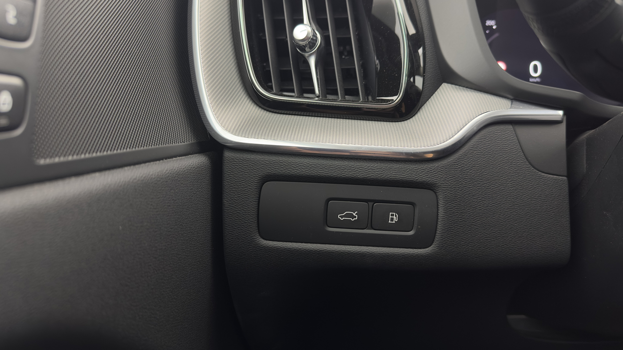 Volvo XC60 T6 Recharge AWD 253 ch + 145 ch Geartronic 8 — photo 33